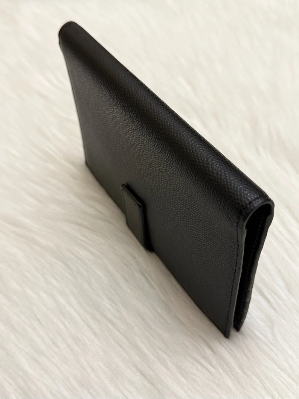EVERLANE - BLACK TEXTURED PEBBLED LEATHER TRAVELER BIFOLD WALLET